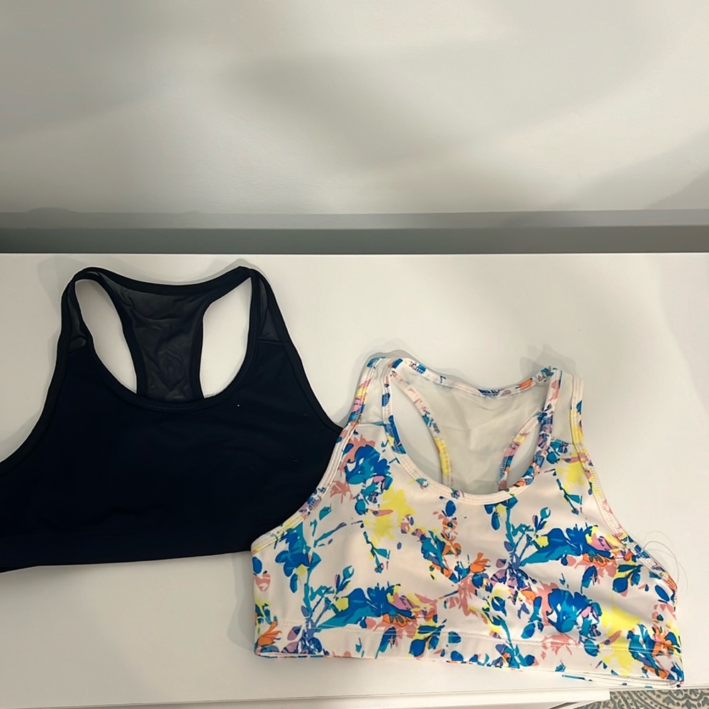 teen sports bras perfect for every day wear and work out perfect condition!